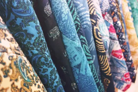 Telas estampadas en tonos azules
